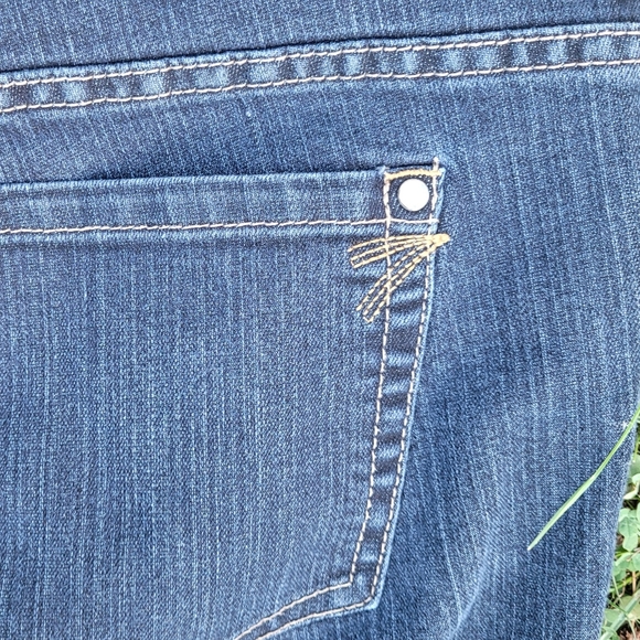 Torrid Size 24 Jeans Super Cute! - Picture 5 of 5